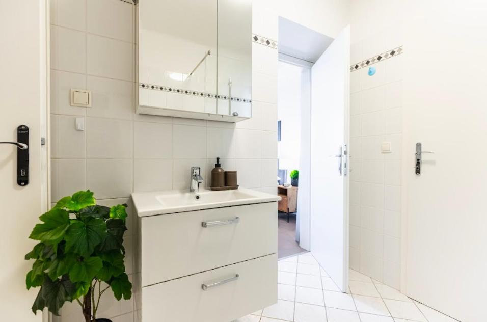 Experience Central Vienna From A Stylish And Modern Apartment Luaran gambar